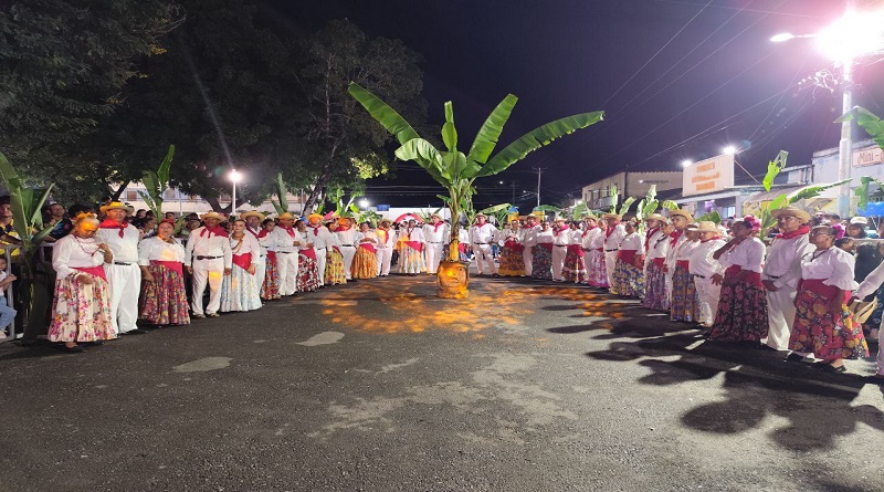 Más de mil bailadores y cien músicos celebran el baile La Llora